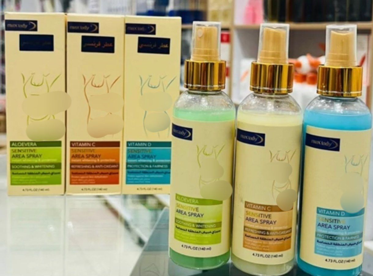 اسپری ناحیه حساس مکس لیدی مخصوص نواحی حساس و زیر بغل   اسپری معطر برای ناحیه حساس برای بویی تمیز و با طراوت، برای از بین بردن تعریق و بوهای ناخواسته و حذف باکتری های ایجاد کننده بو عمل می کند. - به از بین بردن باکتری های ایجاد کننده بوی بد کمک می کند. 2- کمک به خوشبو کردن ملایم نواحی حساس و زیر بغل در زیر بغل و جلوگیری از تعریق بدون خشک کردن پوست.  3- به پوست بافتی صاف شبیه بافت پودر می دهد . 4- سفید کننده 5-محافظت در برابر کم آبی بدن و خشکی پوست 6-دارای آنتی اکسیدان قوی دستورالعمل استفاده: از خوشبو کننده هر روز پس از شستشو و پس از خشک کردن محل استفاده کنید. در دوران قاعدگی نیز قابل استفاده است. حاوی آلوورا👌🏻 ویتامین سی👌🏻 ویتامین